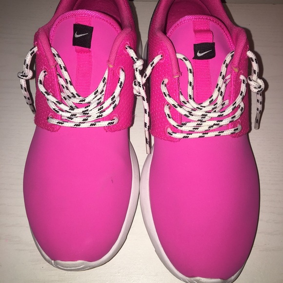 Nike Roshe Run Pink - Picture 2 of 7